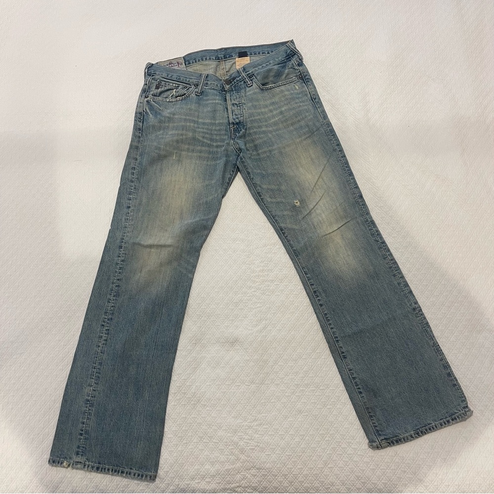 Men’s Light Wash Abercrombie & Fitch Kilburn Low Rise Boot Cut Jeans 31/…